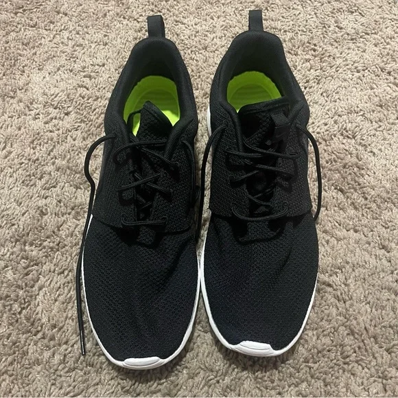 Nike Black and White Sneakers - Picture 3 of 6